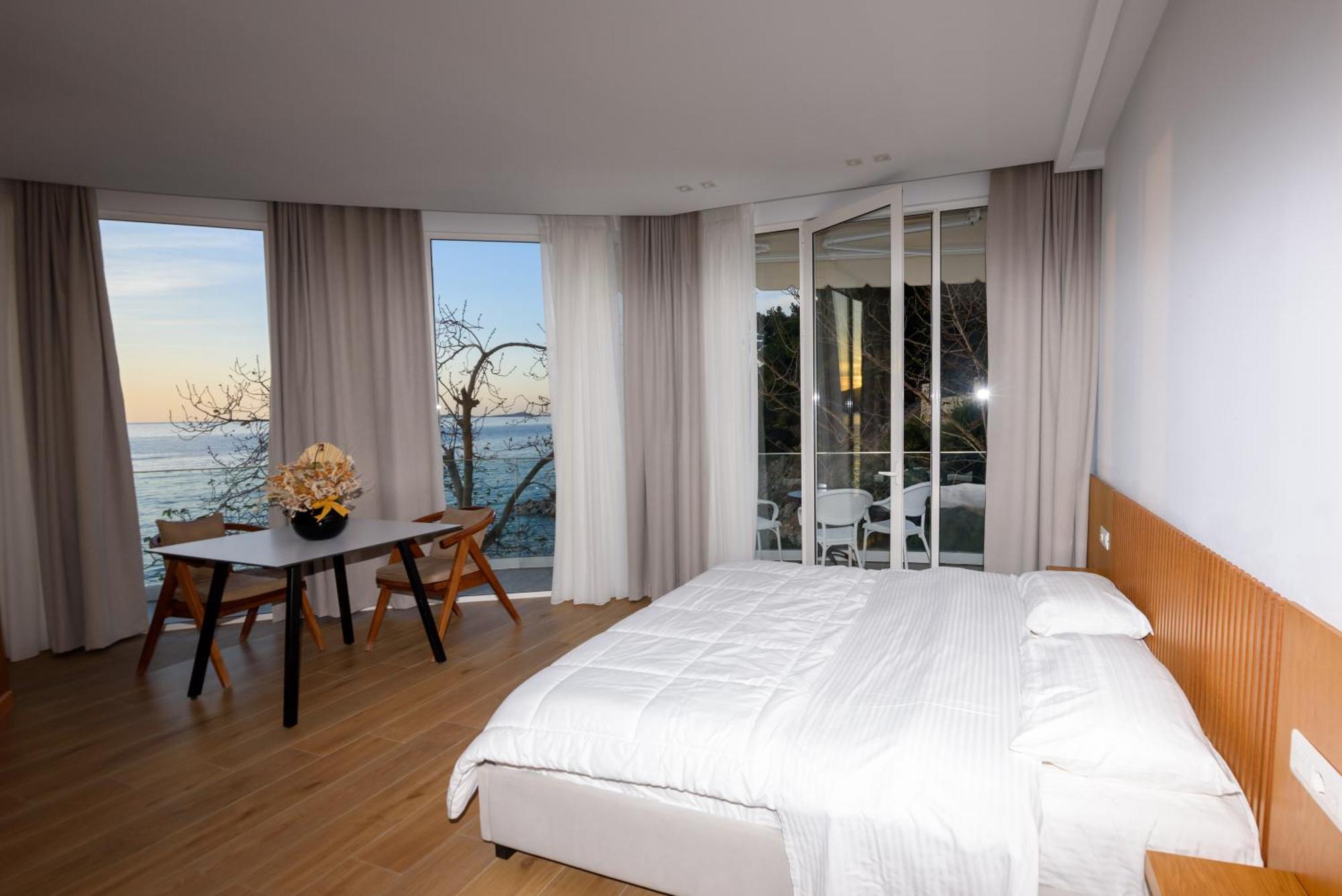 Hotel Nimfa Vlorë Buitenkant foto