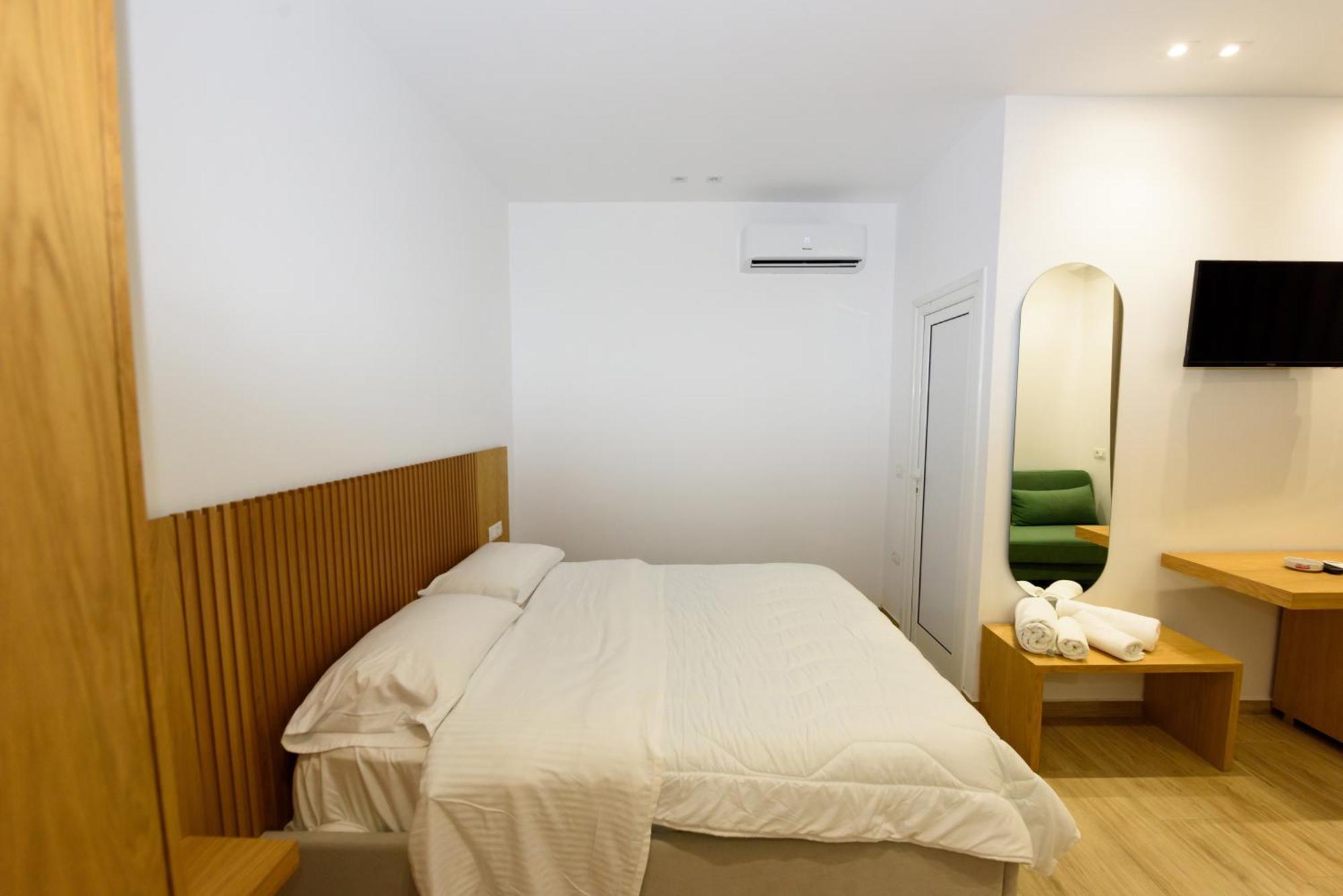 Hotel Nimfa Vlorë Buitenkant foto