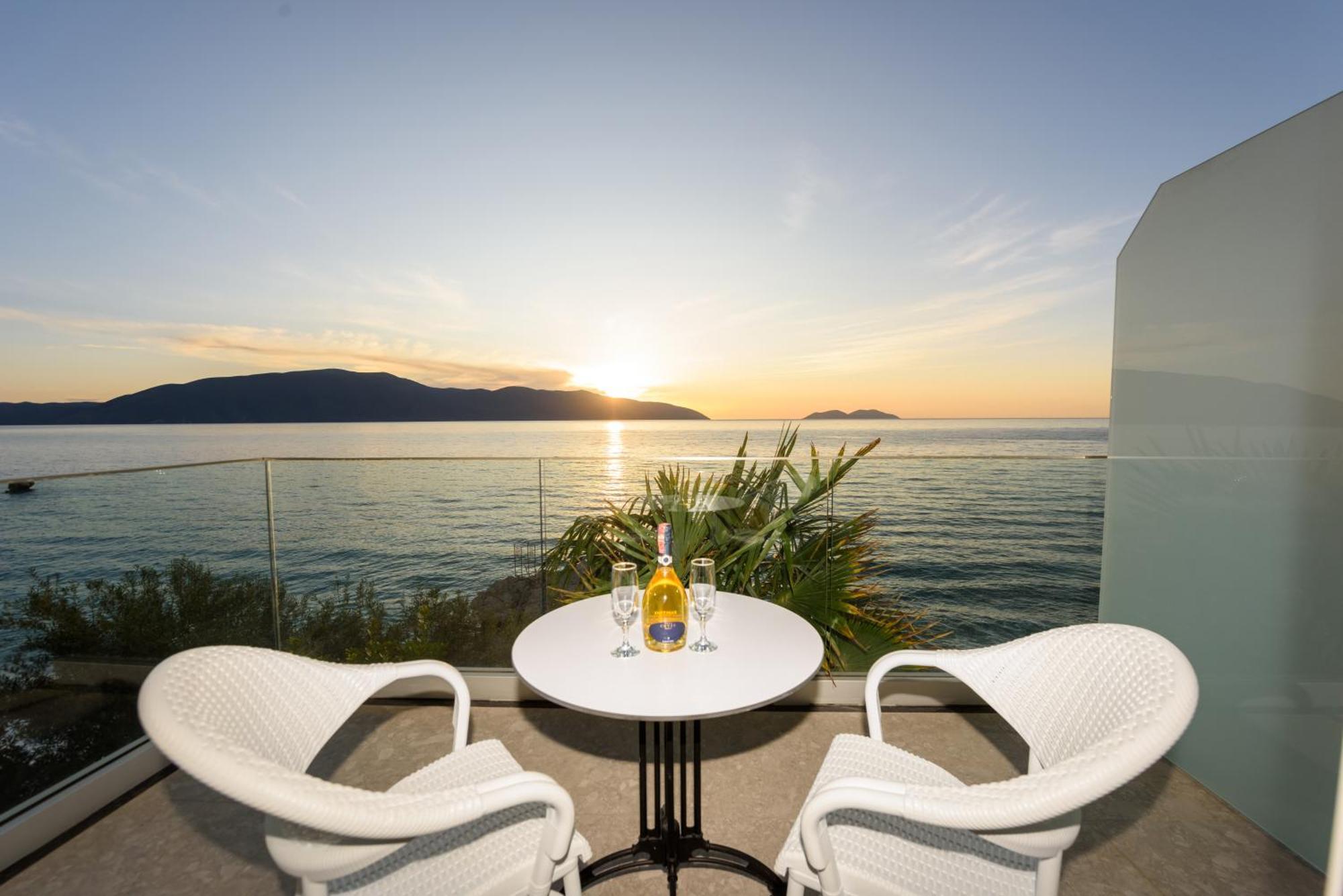 Hotel Nimfa Vlorë Buitenkant foto