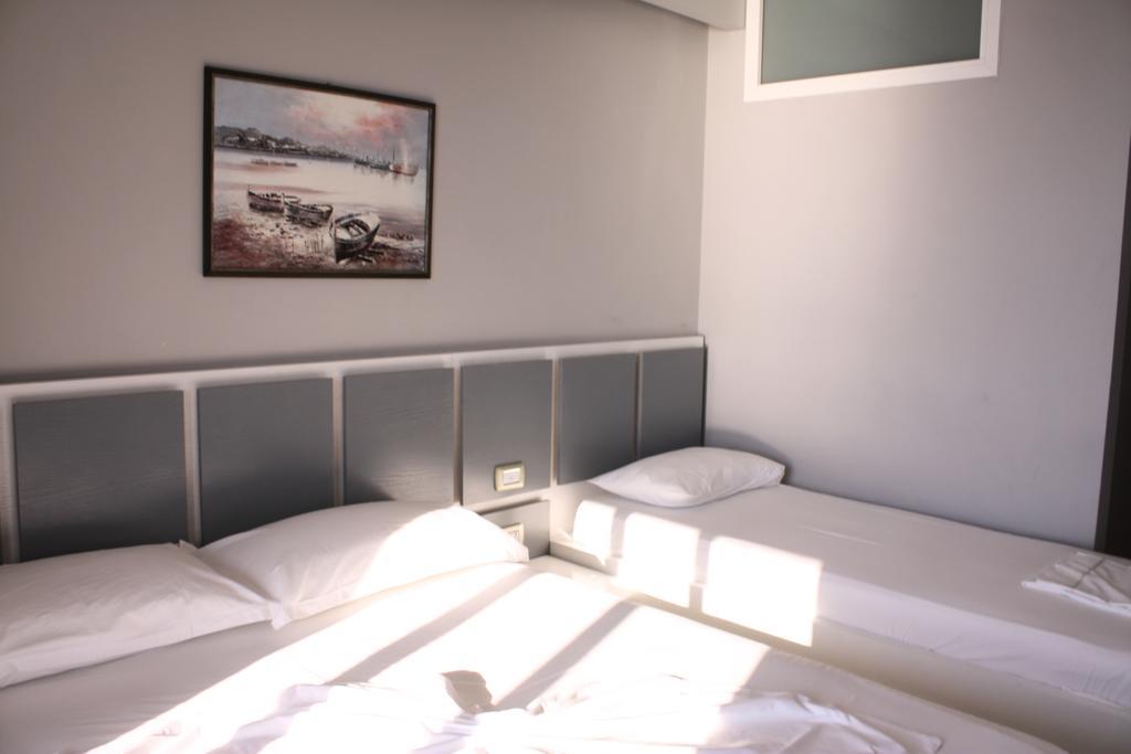 Hotel Nimfa Vlorë Buitenkant foto